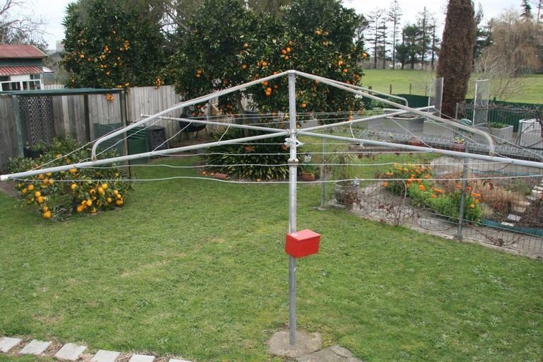 Photo of property in 70 Great South Road, Huntly, 3700