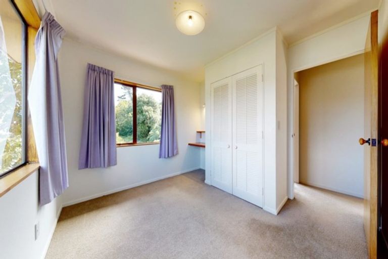 Photo of property in 35 Pomare Road, Tirohanga, Lower Hutt, 5010