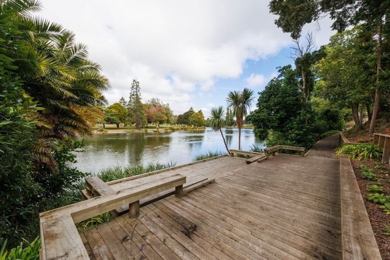 Photo of property in 8 Caccia Birch Lane, Hokowhitu, Palmerston North, 4410