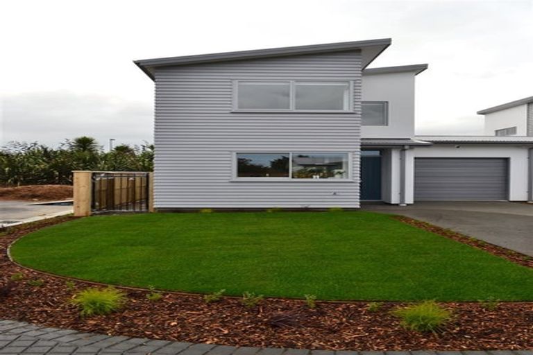 Photo of property in 15 Kakapo Lane, Redwood, Christchurch, 8051