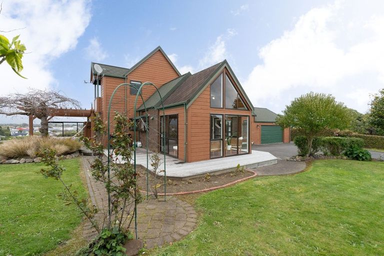 Photo of property in 27 Kawiu Road, Levin, 5510