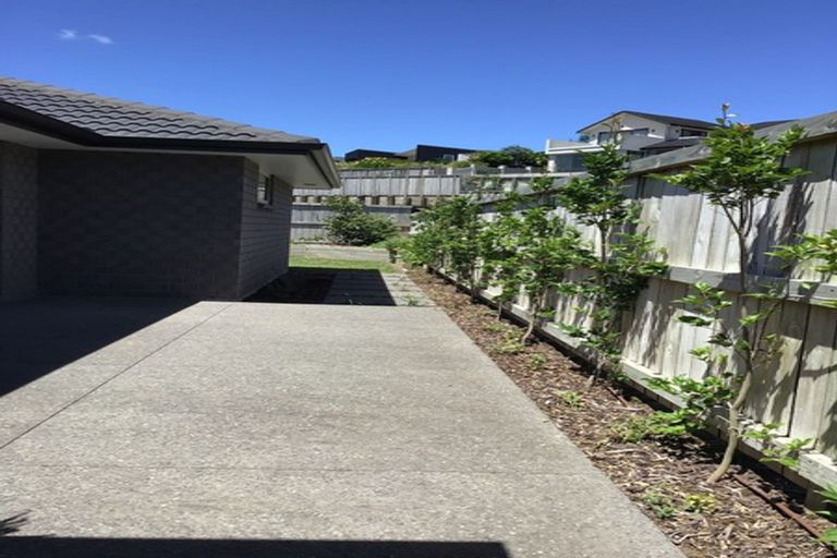 Photo of property in 65 Bert Wall Drive, Omokoroa, 3114