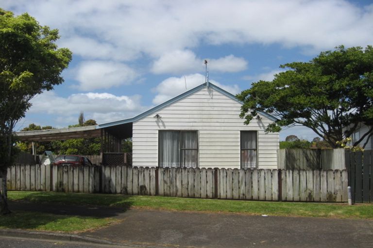 Photo of property in 13 Ngatira Place, Clendon Park, Auckland, 2103