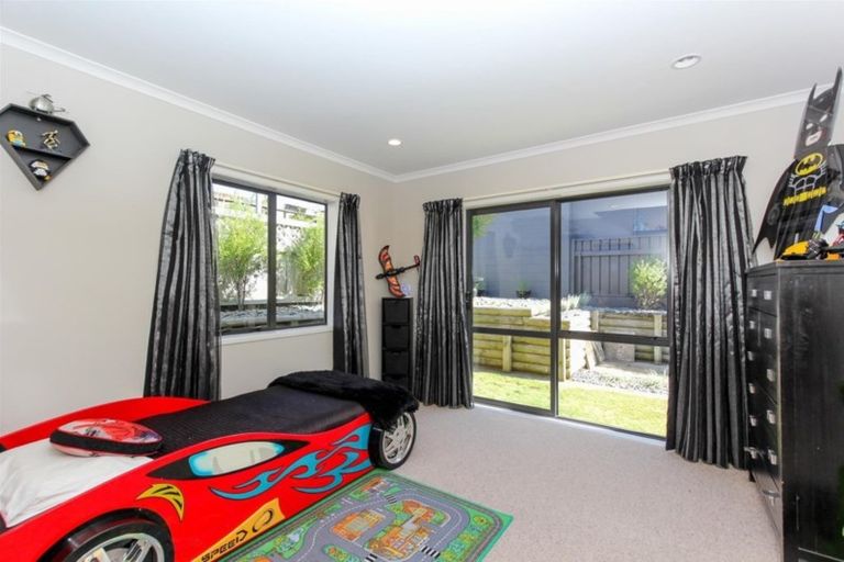 Photo of property in 13 Sandel Rise, Merrilands, New Plymouth, 4312