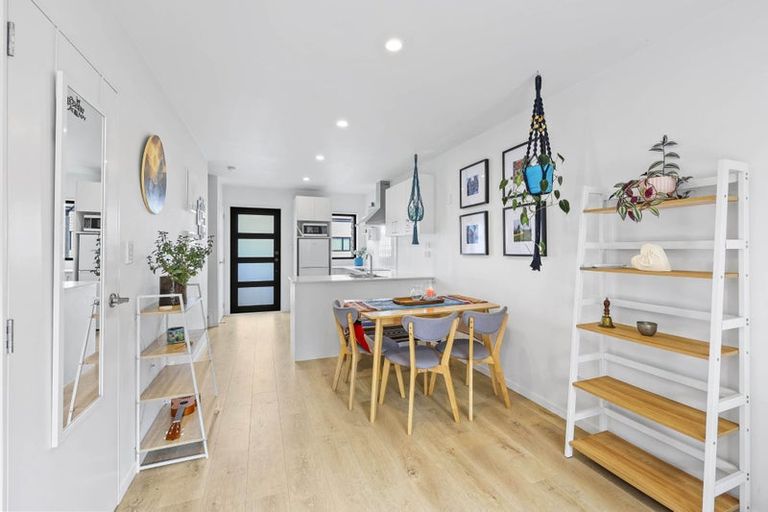 Photo of property in 3/6 South Pacific Place, Henderson, Auckland, 0612