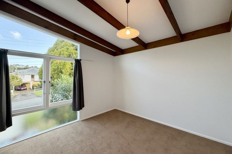 Photo of property in 6 De Val Drive, Titirangi, Auckland, 0604