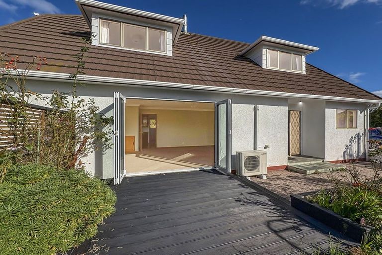 Photo of property in 1 Iwiroa Terrace, Durie Hill, Whanganui, 4500