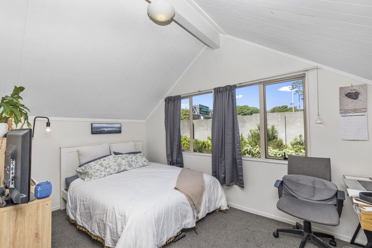 Photo of property in 1042a Great North Road, Point Chevalier, Auckland, 1022