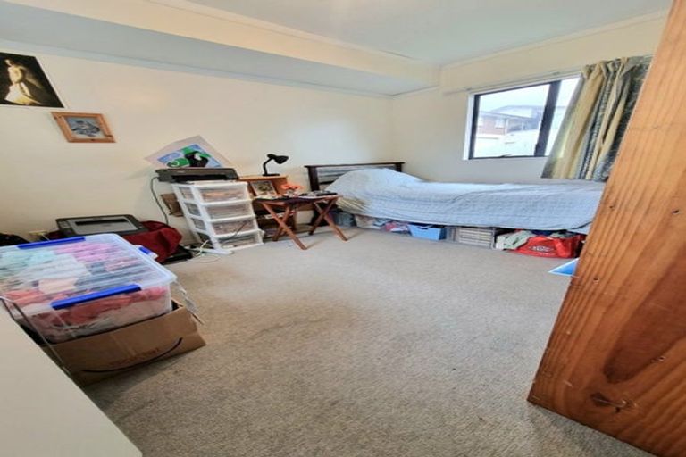 Photo of property in 3/21 Te Atatu Road, Te Atatu South, Auckland, 0610