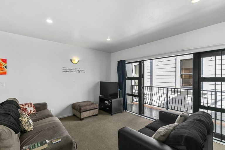 Photo of property in 2/142 Ghuznee Street, Te Aro, Wellington, 6011