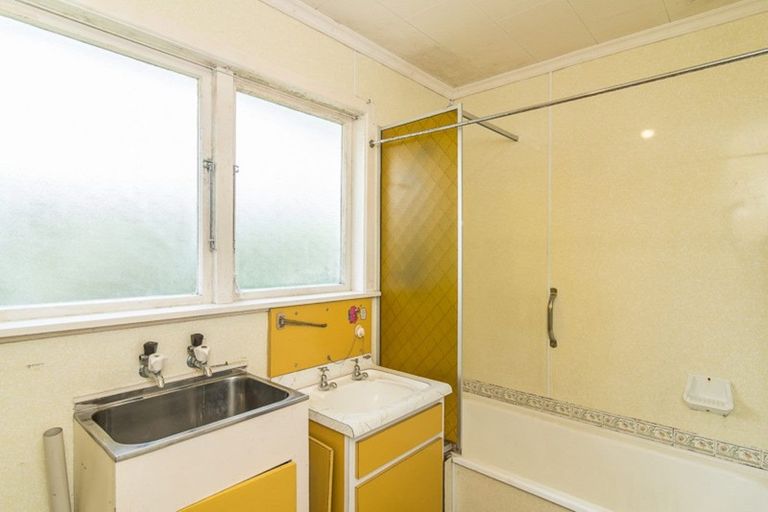 Photo of property in 8 Tawa Street, Waikanae, 5036