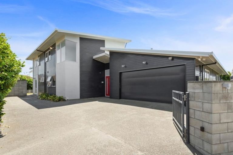 Photo of property in 115 Oriental Parade, Papamoa Beach, Papamoa, 3118