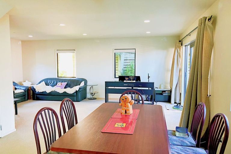 Photo of property in 11/64 Schnapper Rock Road, Schnapper Rock, Auckland, 0632