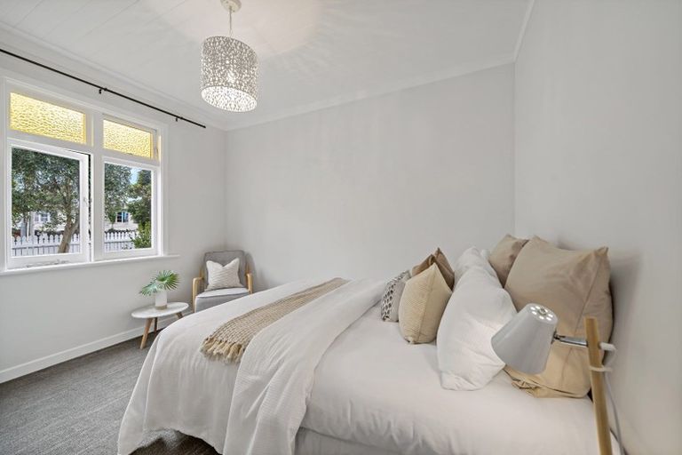 Photo of property in 24 Alberta Street, Point Chevalier, Auckland, 1022
