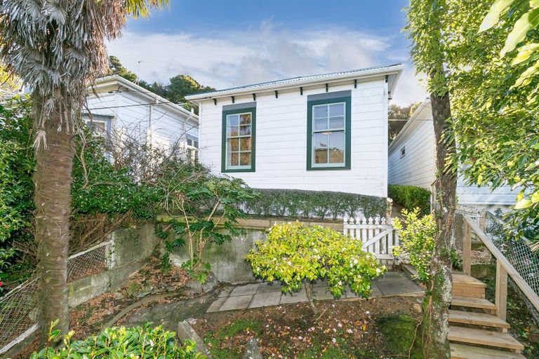 Photo of property in 220 Ohiro Road, Brooklyn, Wellington, 6021