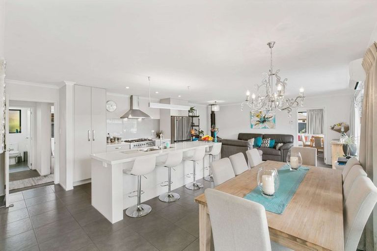 Photo of property in 27 Putaka Place, Papamoa Beach, Papamoa, 3118