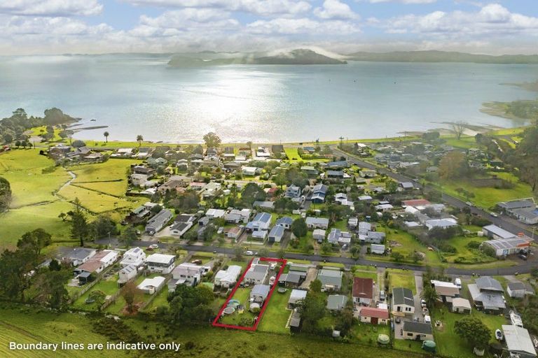 Photo of property in 14 Bertram Road, Kawakawa Bay, Papakura, 2585