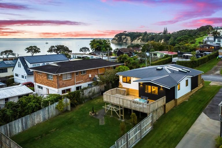 Photo of property in 12 Capitol Road, Matakatia, Whangaparaoa, 0930