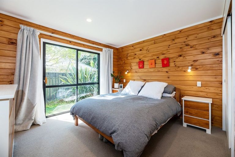 Photo of property in 2/19 Becroft Drive, Forrest Hill, Auckland, 0620