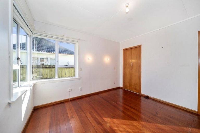 Photo of property in 29 Wrantage Street, Westown, New Plymouth, 4310