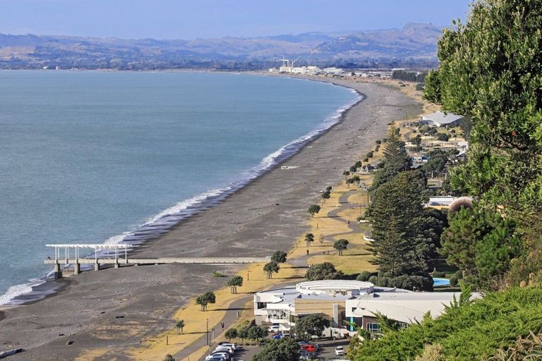 Photo of property in 132 Priestley Terrace, Bluff Hill, Napier, 4110