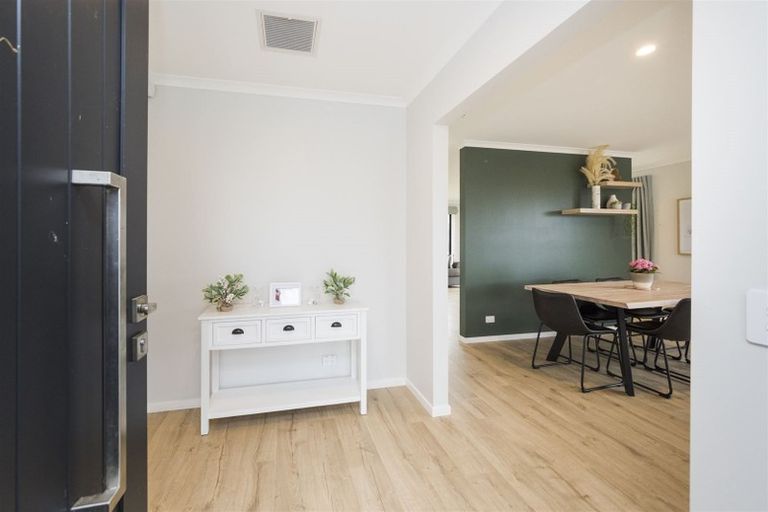 Photo of property in 202 Pacific Drive, Fitzherbert, Palmerston North, 4410