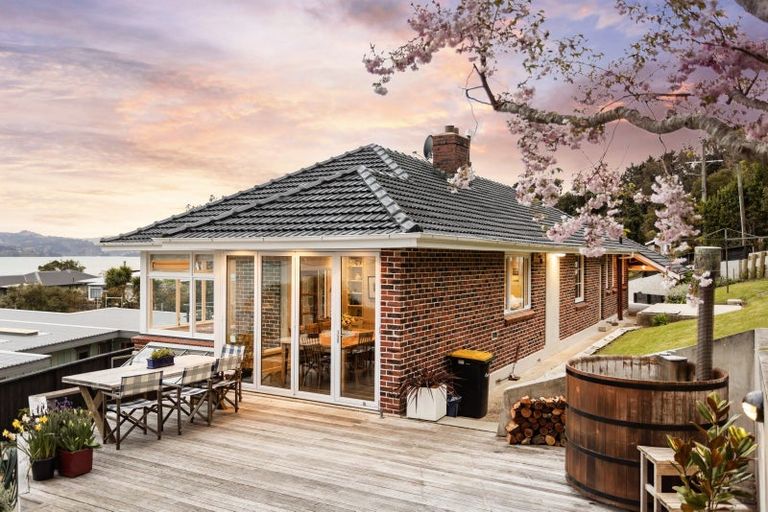 Photo of property in 3 Rosehill Road, Macandrew Bay, Dunedin, 9077