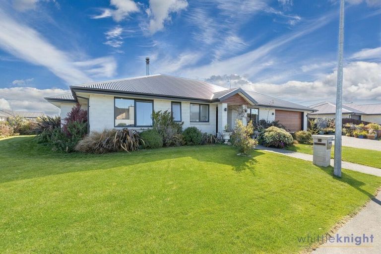 Photo of property in 8 Claremont Crescent, Amberley, 7410