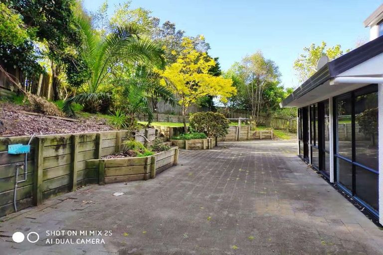 Photo of property in 10 Forsythe Place, Massey, Auckland, 0614