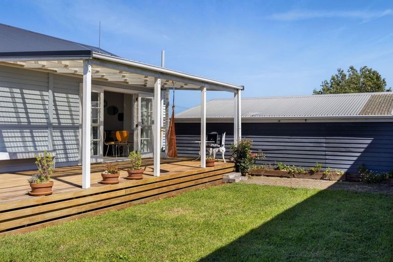 Photo of property in 57 Domett Street, Opunake, 4616