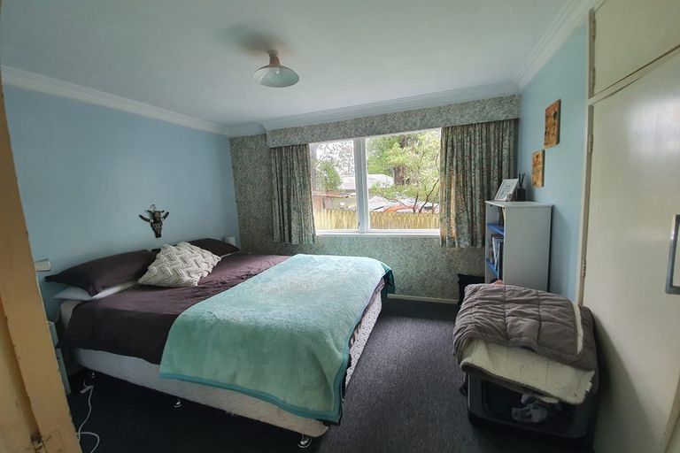 Photo of property in 96 Pinehaven Road, Pinehaven, Upper Hutt, 5019