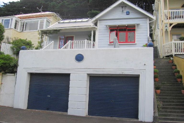 Photo of property in 19 Scarborough Terrace, Mount Victoria, Wellington, 6011