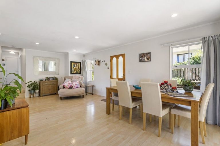 Photo of property in 2/19 Salem Place, Torbay, Auckland, 0630