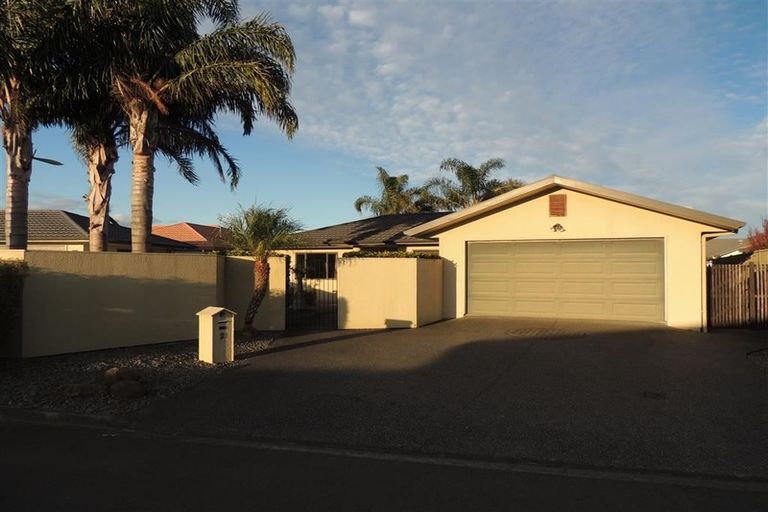 Photo of property in 2 Newbury Place, Taradale, Napier, 4112