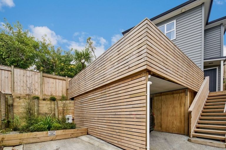 Photo of property in 7/20 Glanmire Road, Newlands, Wellington, 6037