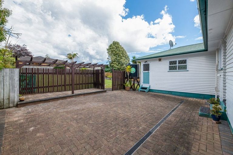 Photo of property in 4 Christina Avenue, Te Atatu South, Auckland, 0602