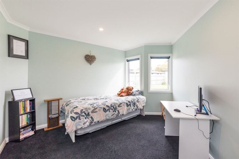 Photo of property in 4 Stratford Court, Fitzherbert, Palmerston North, 4410