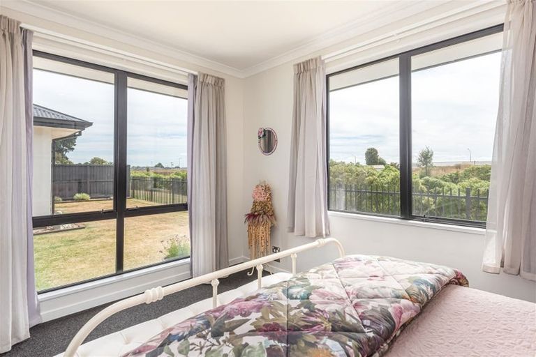 Photo of property in 18 Pistacia Place, Hornby, Christchurch, 8025