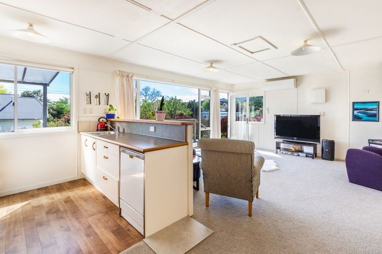 Photo of property in 49 Matuku Street, Two Mile Bay, Taupo, 3330