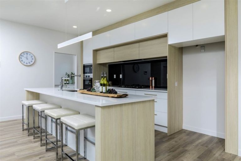 Photo of property in 14 Sauterne Road, Kumeu, 0810