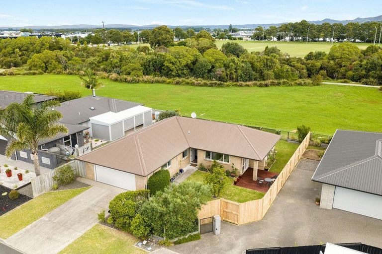 Photo of property in 46 Butterworth Crescent, Papamoa Beach, Papamoa, 3118