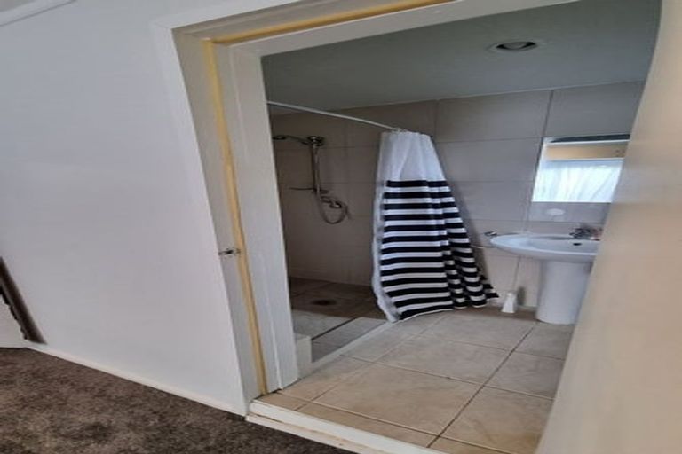 Photo of property in 2/40 Bayview Road, Bayview, Auckland, 0629