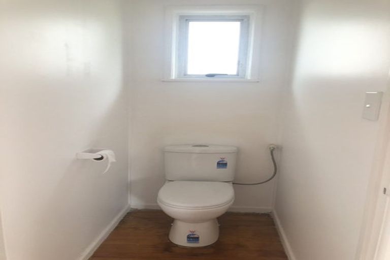 Photo of property in 1/12 Taynith Place, Glenfield, Auckland, 0629