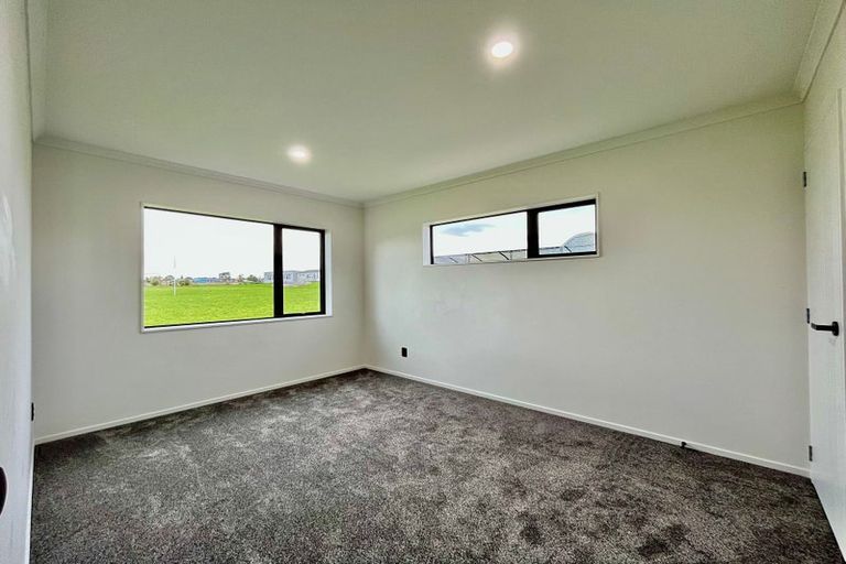 Photo of property in 8e Woburn Street, Mangere East, Auckland, 2024