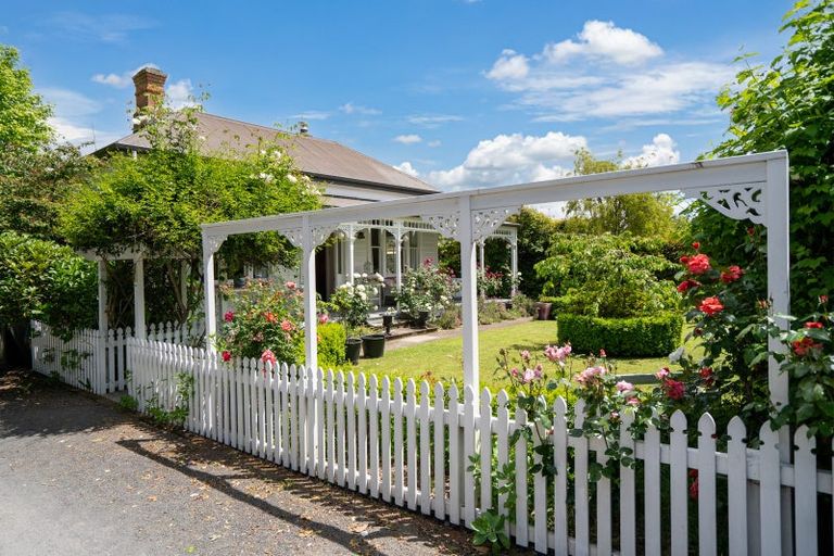 Photo of property in 147 Victoria Street, Cambridge, 3434