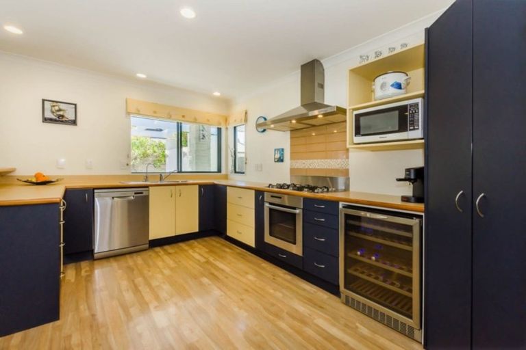Photo of property in 6 Avion Terrace, Raumati Beach, Paraparaumu, 5032