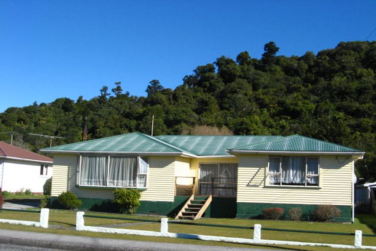 Photo of property in 92 Marlborough Street, Greymouth, 7805