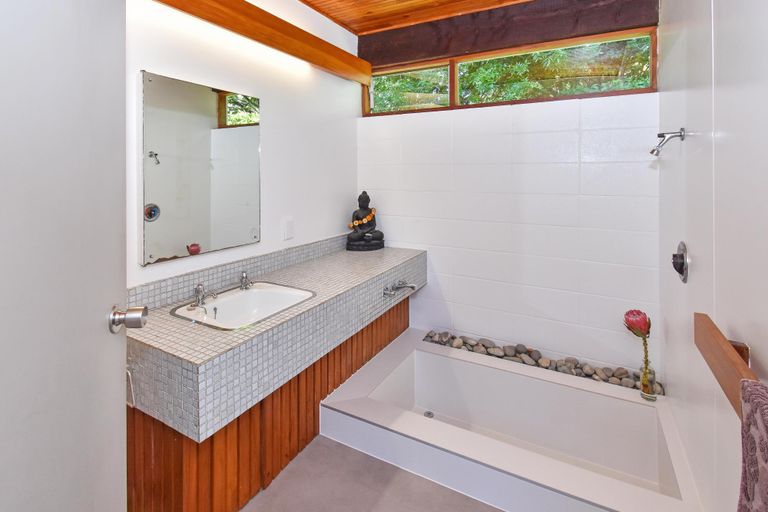 Photo of property in 28 Kahurangi Place, Hillpark, Auckland, 2102