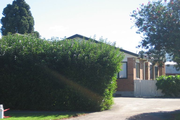 Photo of property in 5a Hinekohu Street, New Lynn, Auckland, 0600