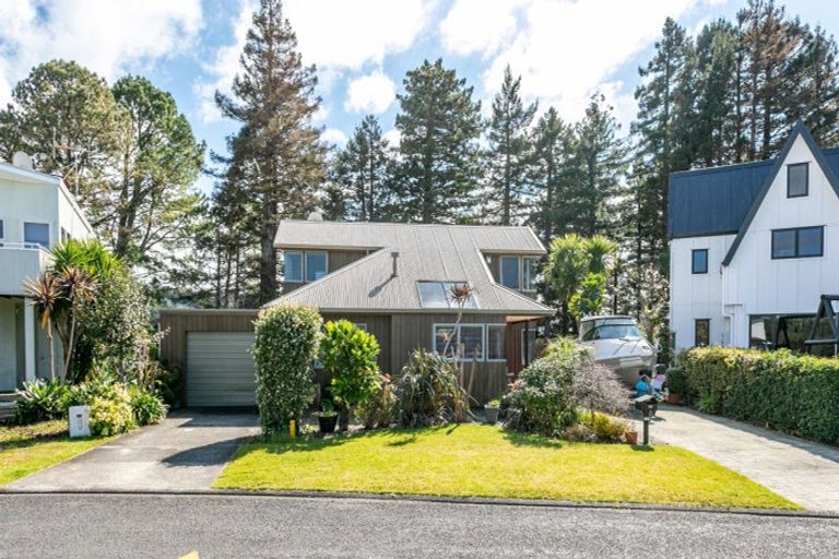 Photo of property in 119 Chevron Crescent, Whangamata, 3620